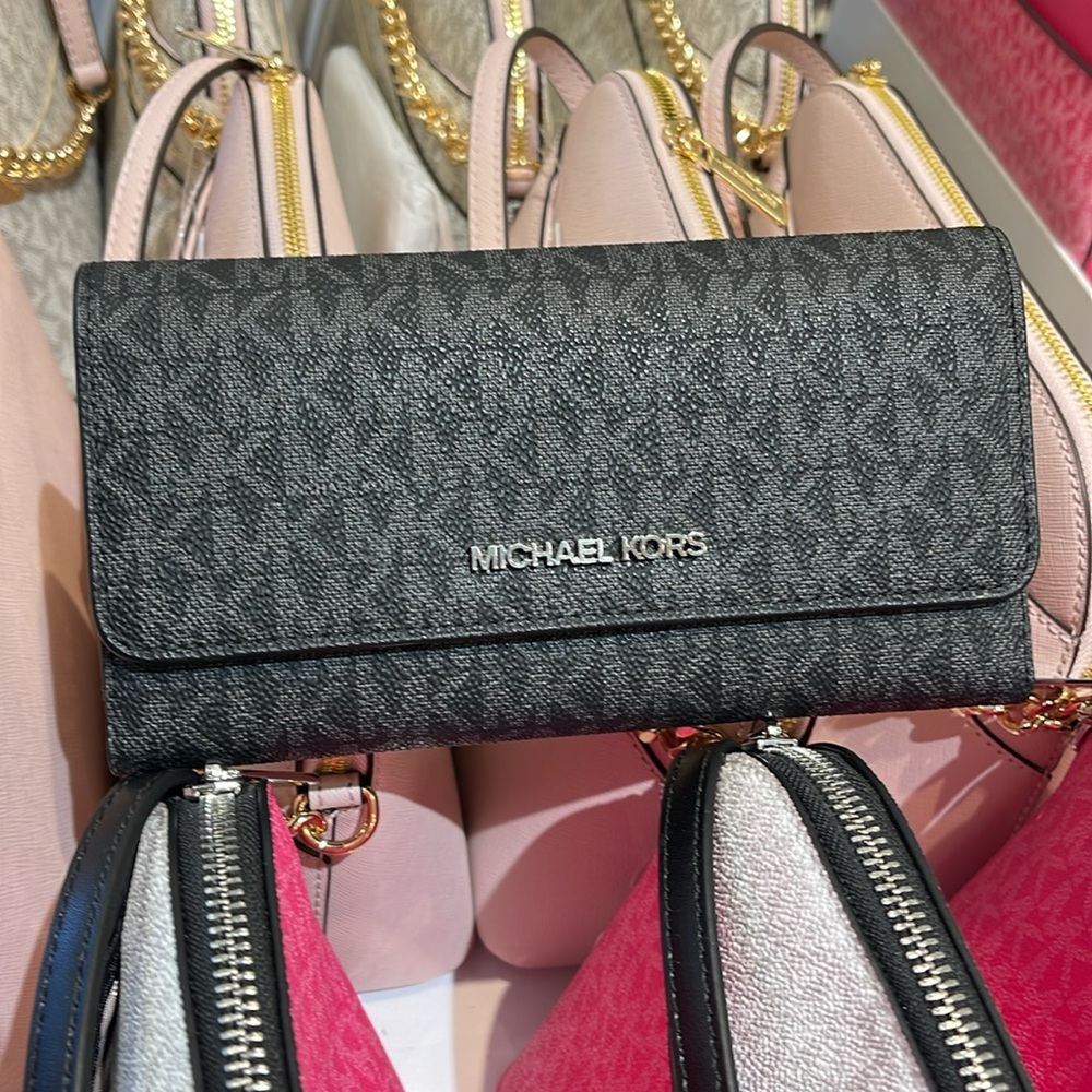 Michael Kors Jet Set Large Signature Logo Tri-Fold Wallet
Black
NWT - Picture 2 of 16